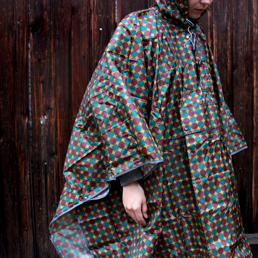 dankedesign_raincape_greenreddots_1