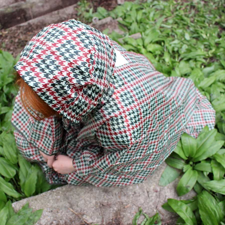 DankeDesign_RainCape_HoundsTooth_2