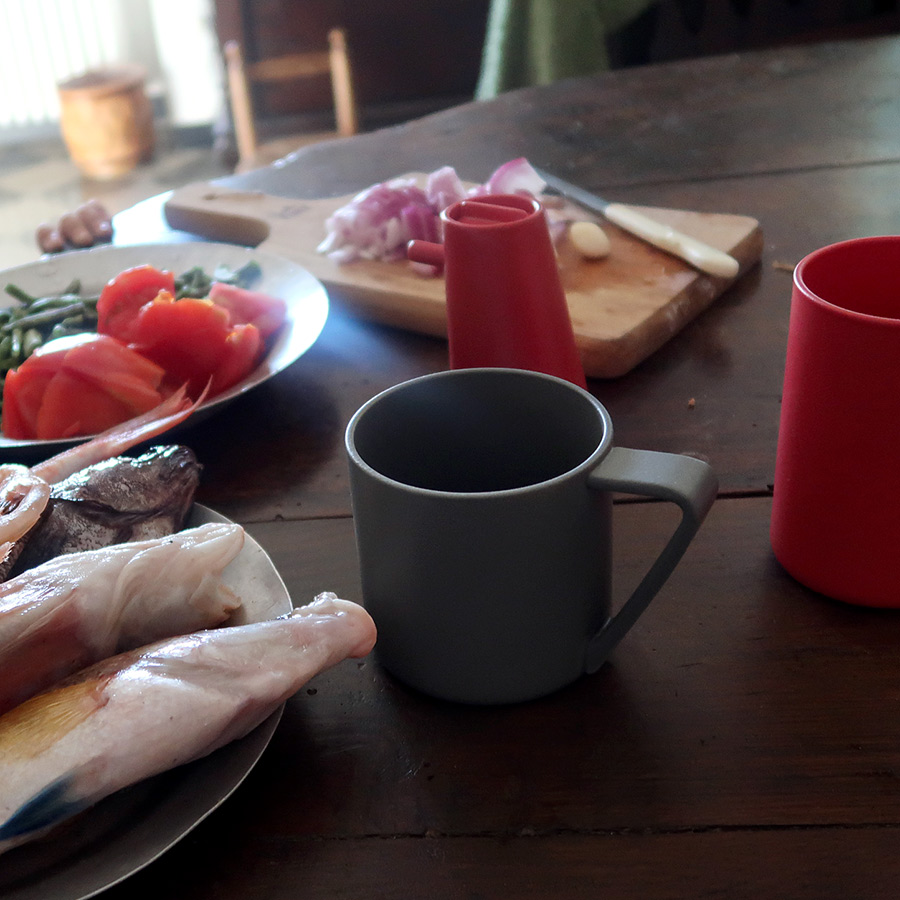 Arita_2016_Porcelain_ShigekiFujishiro_Mug_grey_2