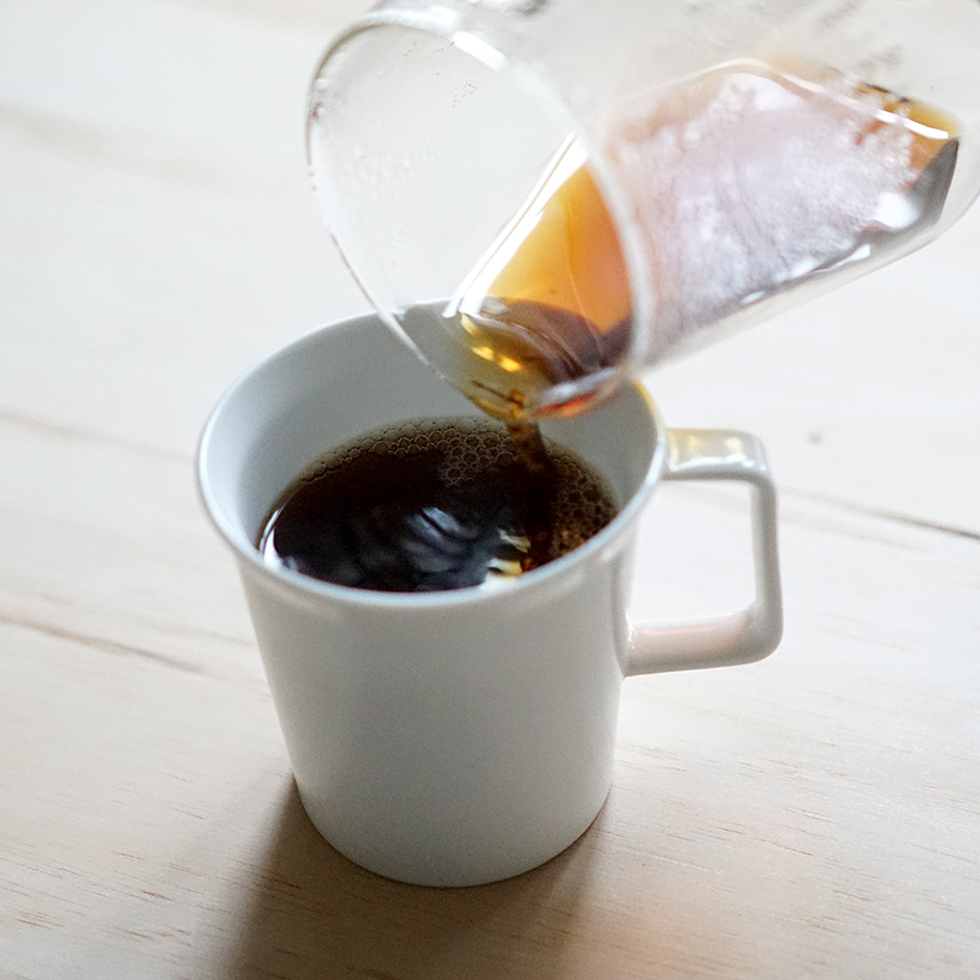 Arita_1616_Porcelain_Teruhiro_Yanagihara_Mughandle_white_3