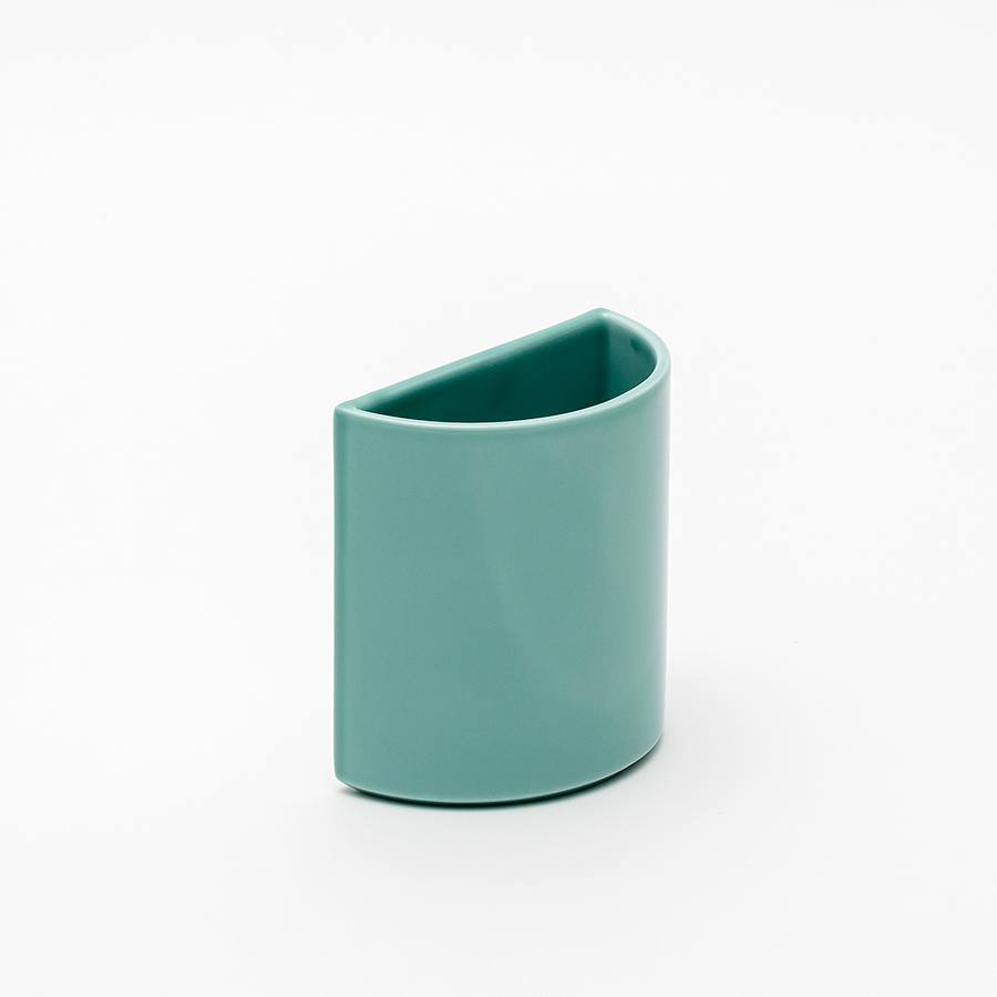 Arita_2016_Porcelain_TomasAlonso_VaseL_lightgreen_1