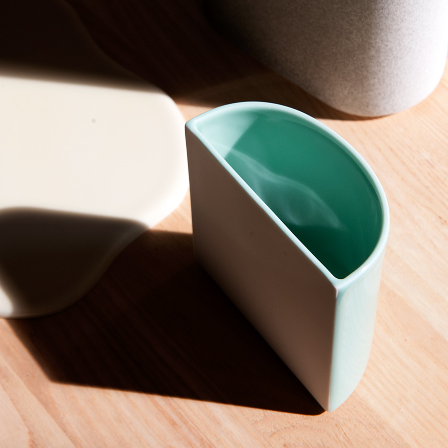 Arita_2016_Porcelain_TomasAlonso_VaseS_lightgreen_2