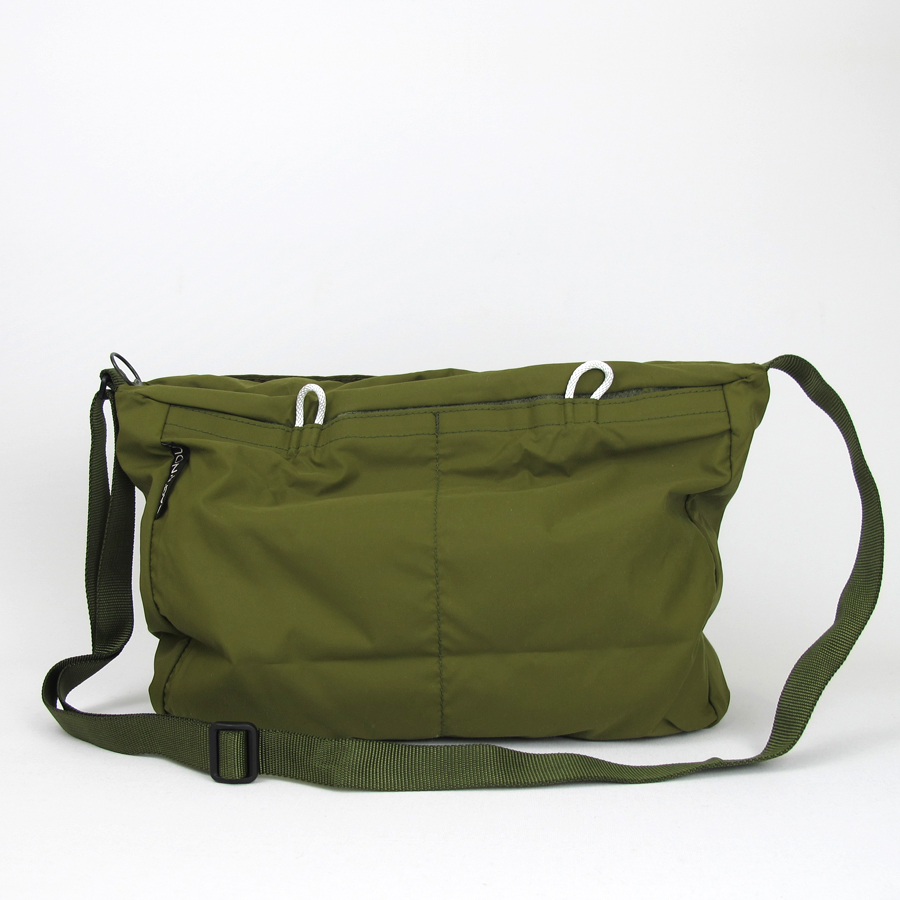 Mat_Pochette_oliv_backside