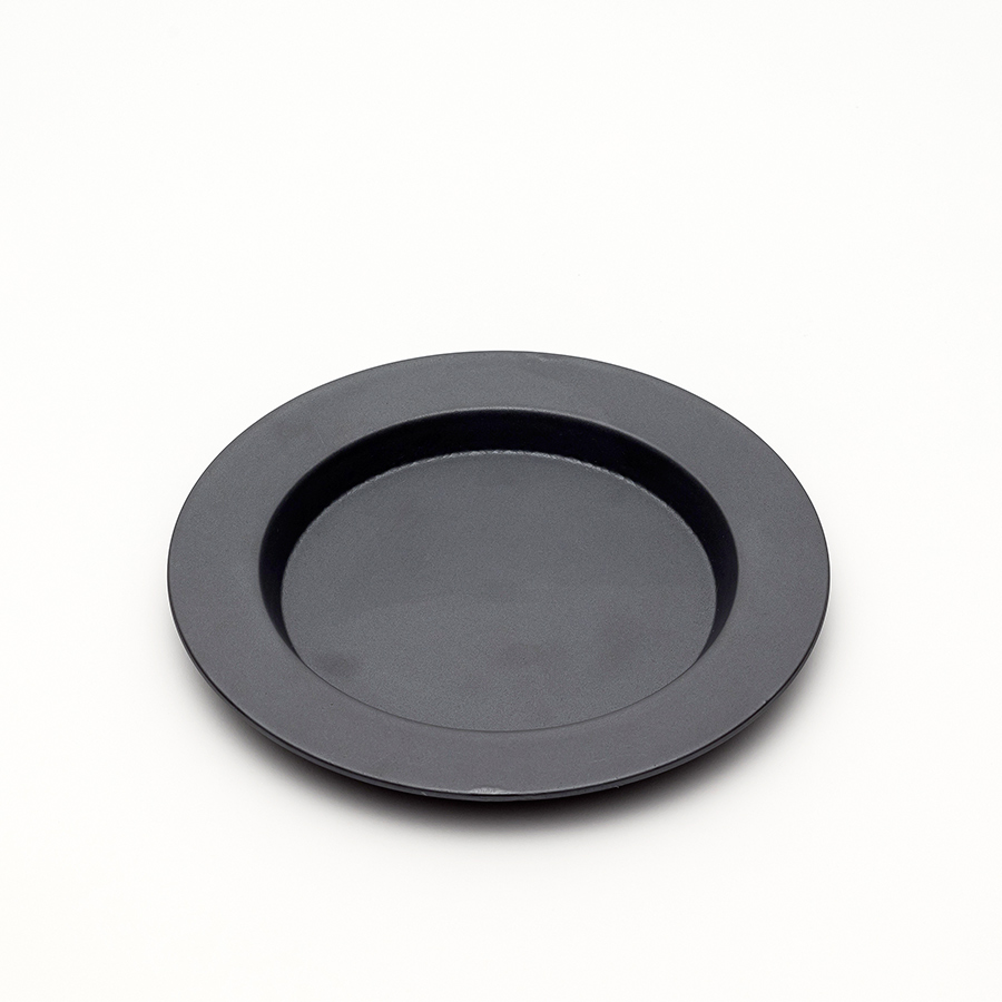Arita_2016_Porcelain_TeruhiroYanagihara_RimPlate_180_black_1