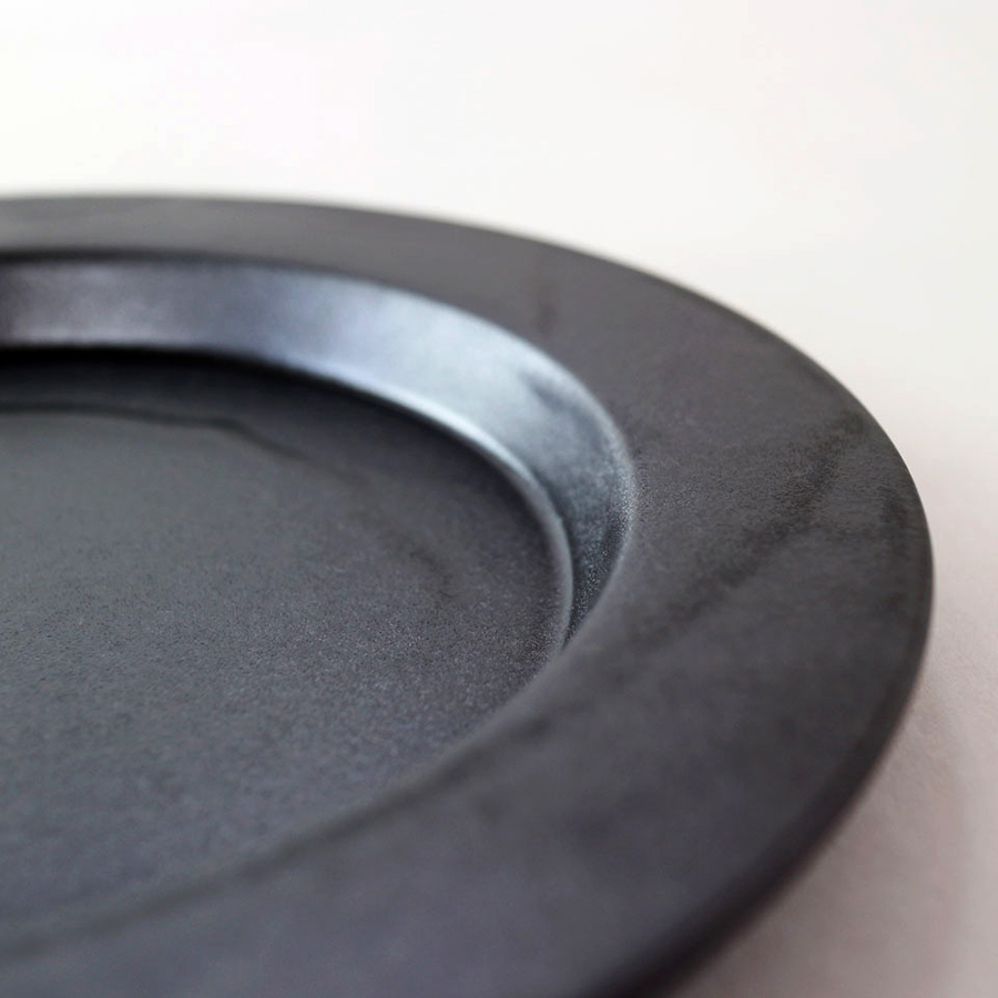 Arita_2016_Porcelain_TeruhiroYanagihara_RimPlate_180_black_2