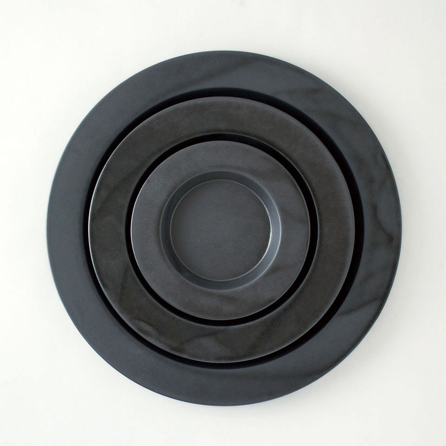 Arita_2016_Porcelain_TeruhiroYanagihara_RimPlate_black_1_labordepics_