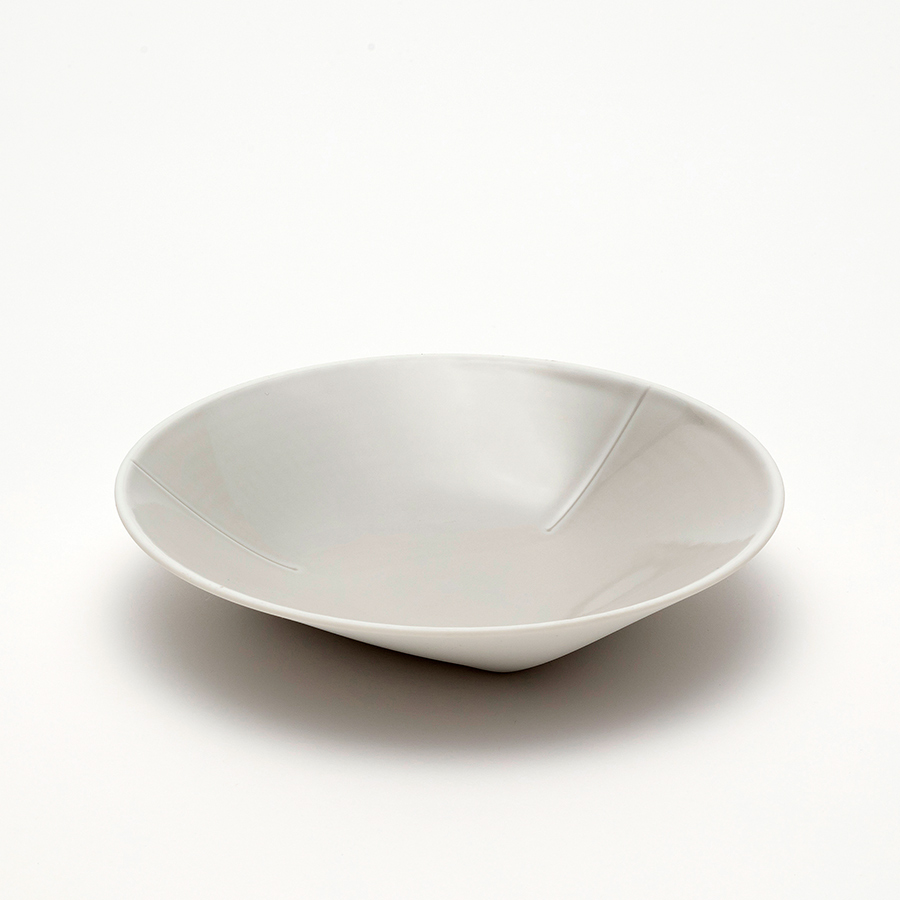 Arita_2016_Porcelain_ChristianHaas_DeepPlate150_grey_1