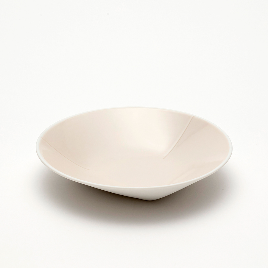 Arita_2016_Porcelain_ChristianHaas_DeepPlate150_pink_1