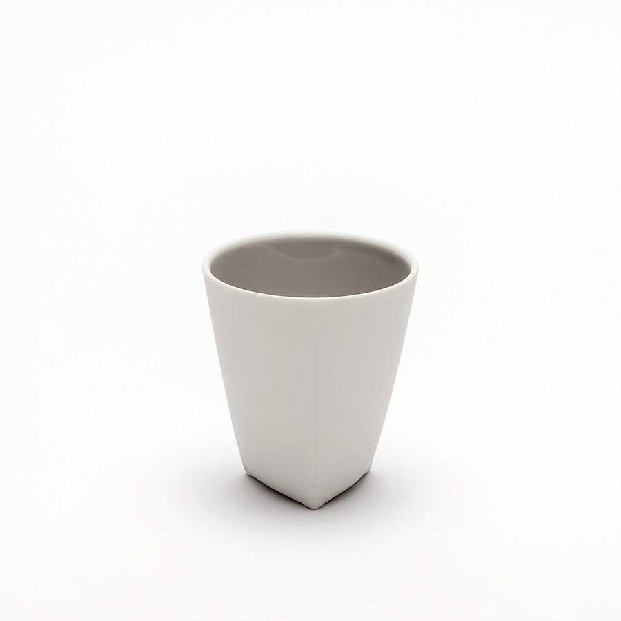 Arita_2016_Porcelain_ChristianHaas_Expressocup_grey_1